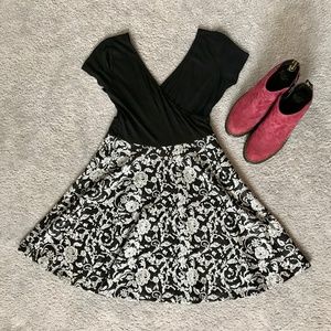 Gilli Black & White A-Line Dress